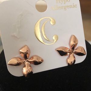 Rose gold floral stud earrings. NWT.